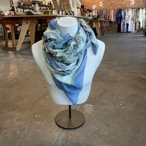 813 Ottotredici Blue and Green Floral Print Scarf